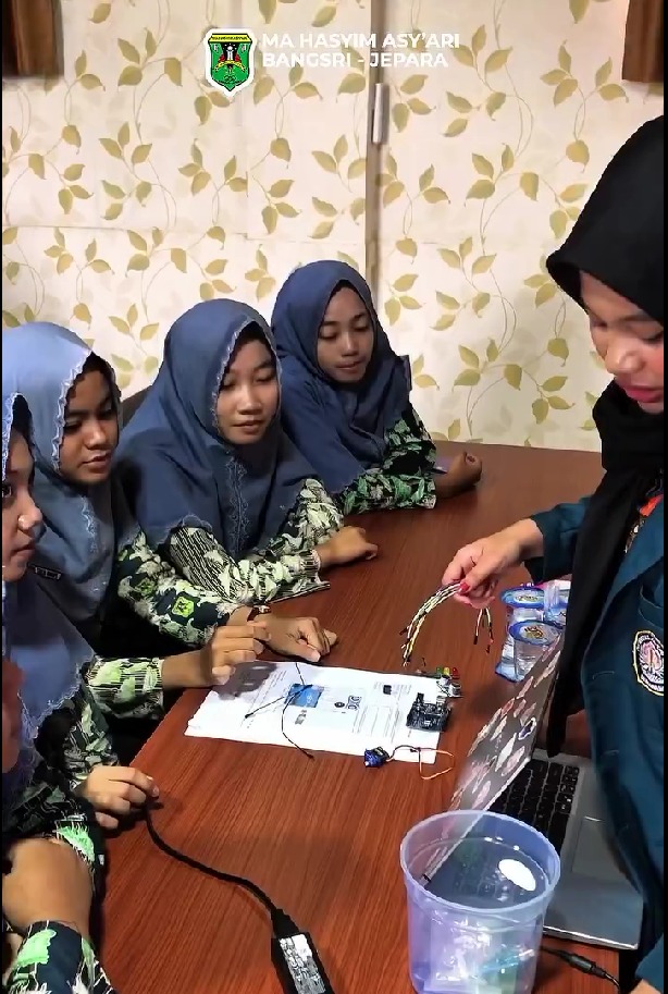 Pelatihan Robotik MA Hasyim Asyari